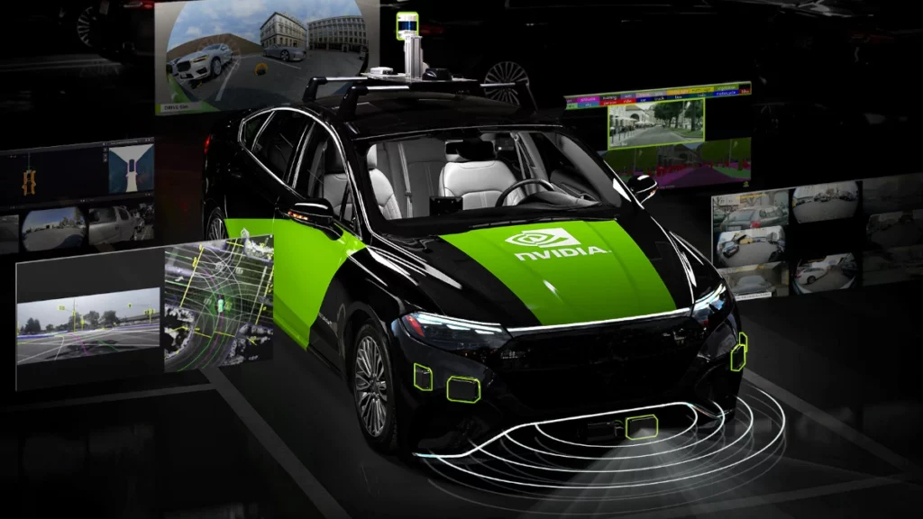 Nvidia entra nel settore dei veicoli autonomi con la piattaforma DRIVE Hyperion, annunciata dal CEO Jensen Huang al CES 2025.